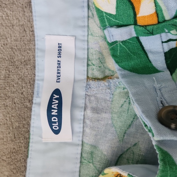 Shorts - Picture 2 of 3